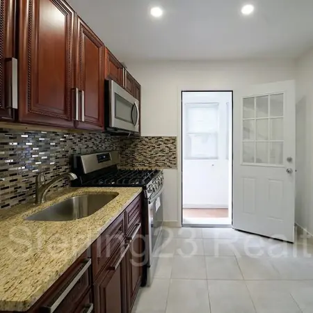 3 bedrooms apartment for rent in Astoria - Queens, New York