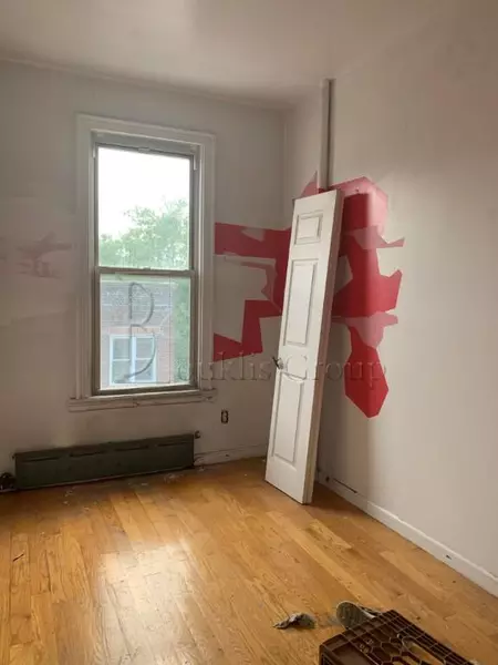 4 bedrooms apartment for rent in Astoria - Queens, New York