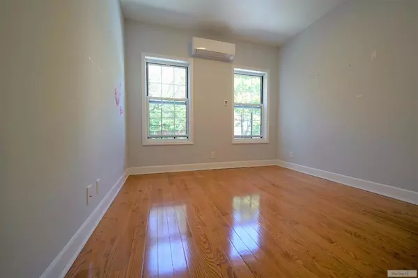 2 bedrooms apartment for rent in Astoria - Queens, New York