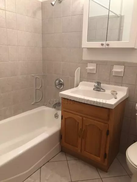 3 bedrooms apartment for rent in Astoria - Queens, New York