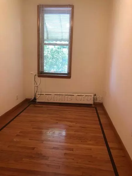 3 bedrooms apartment for rent in Astoria - Queens, New York