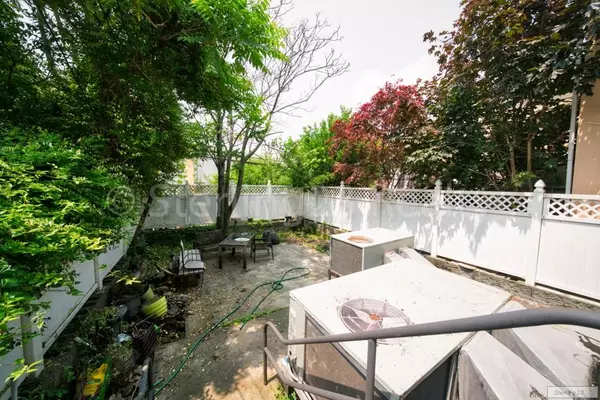 4 bedrooms apartment for rent in Astoria - Queens, New York