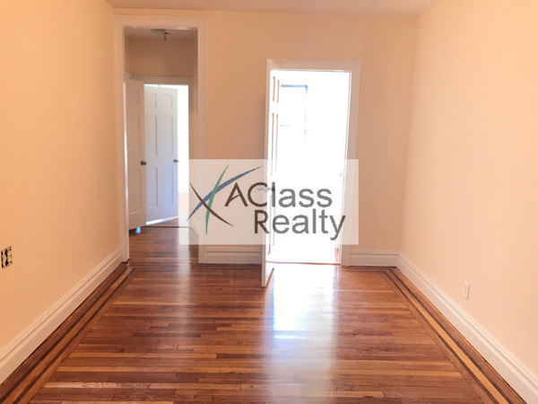 3 bedrooms apartment for rent in Astoria - Queens, New York