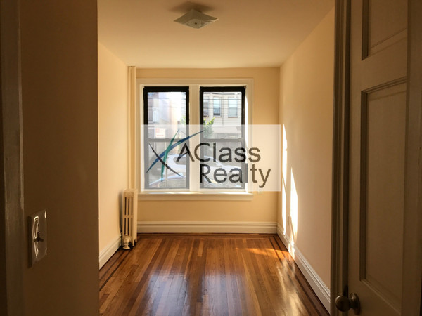 3 bedrooms apartment for rent in Astoria - Queens, New York