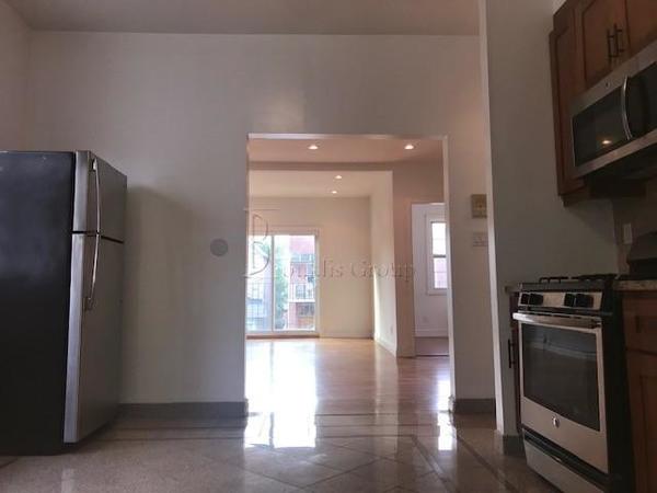 3 bedrooms apartment for rent in Astoria - Queens, New York