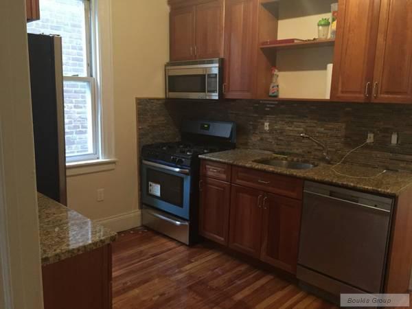 3 bedrooms apartment for rent in Astoria - Queens, New York