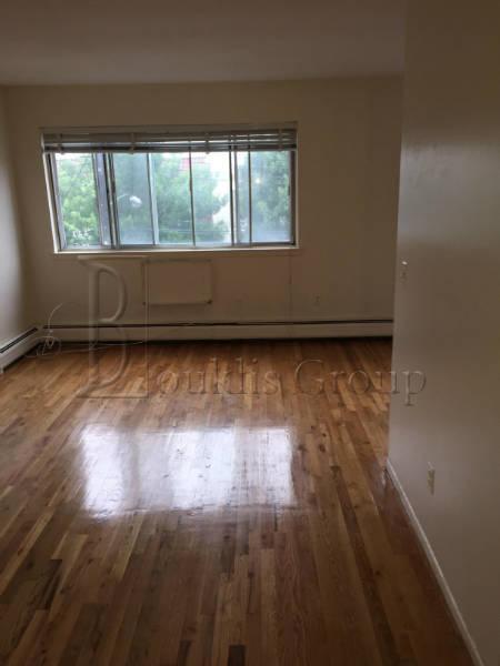 3 bedrooms apartment for rent in Astoria - Queens, New York