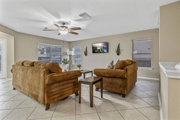 Coliving in Seguin - Outer SATX, San Antonio