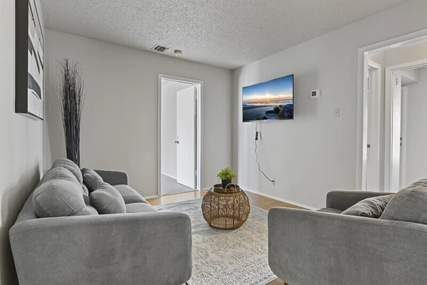 Coliving in Seguin - Outer SATX, San Antonio