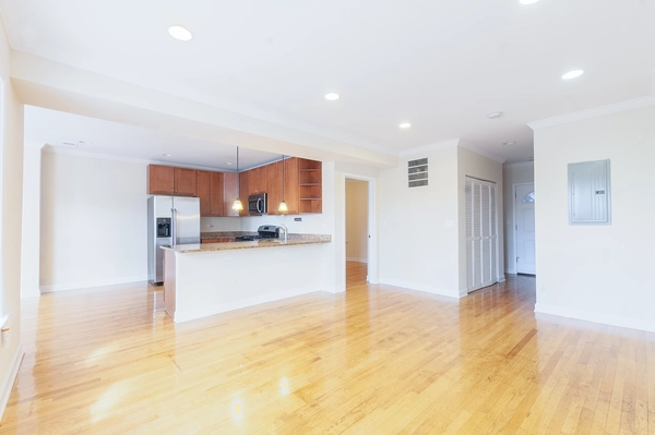 2 bedrooms apartment for rent in West Ridge - Far North Side, Chicago