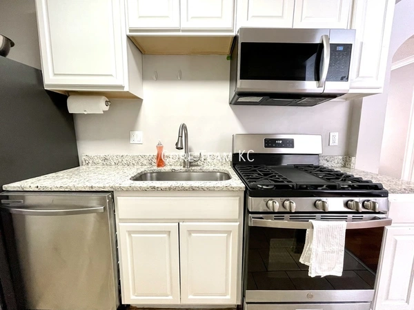 2 bedrooms apartment for rent in Armour Hills - KCMO, Kansas City