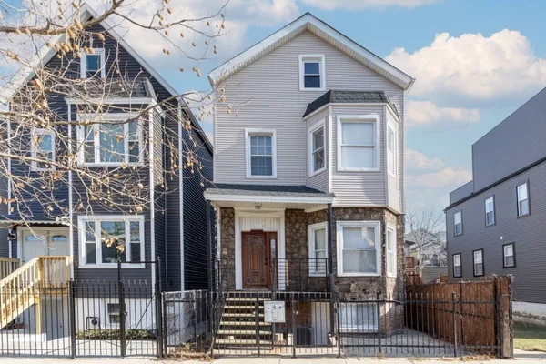 Coliving in Logan Square - North Side, Chicago