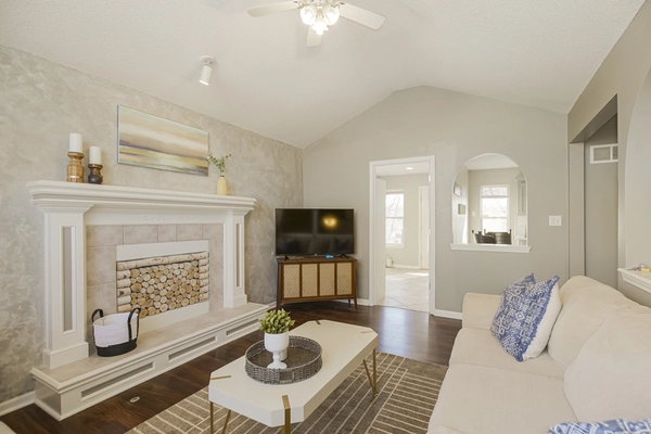 Coliving in Blue Springs - Outer KCMO, Kansas City