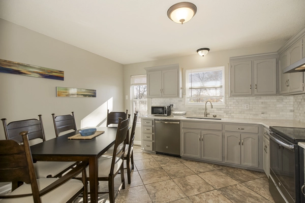 Coliving in Blue Springs - Outer KCMO, Kansas City