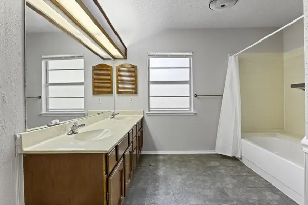 Coliving in Far West Side - West SATX, San Antonio