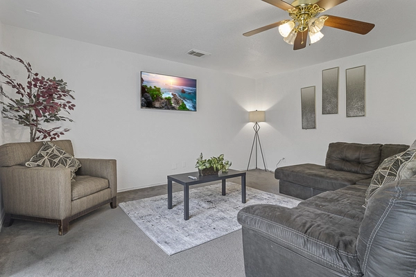 Coliving in Seguin - Outer SATX, San Antonio