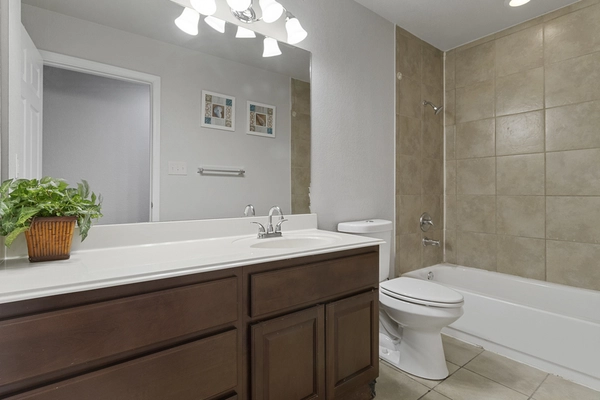 Coliving in Seguin - Outer SATX, San Antonio