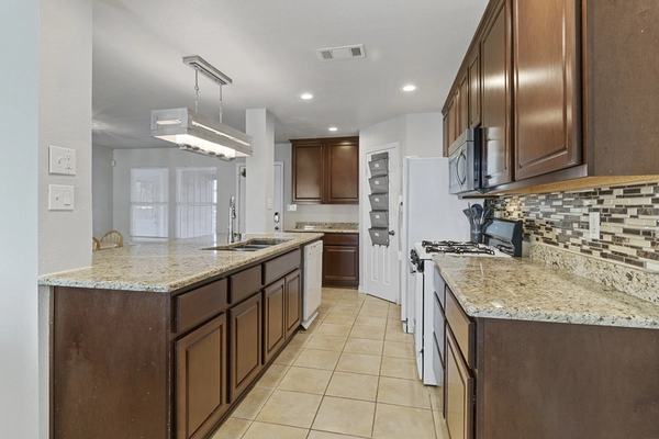 Coliving in Seguin - Outer SATX, San Antonio