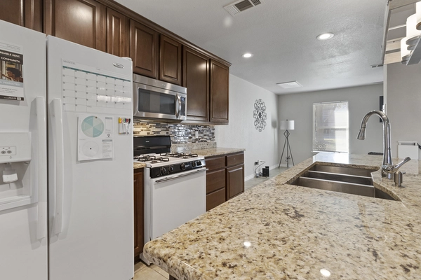 Coliving in Seguin - Outer SATX, San Antonio