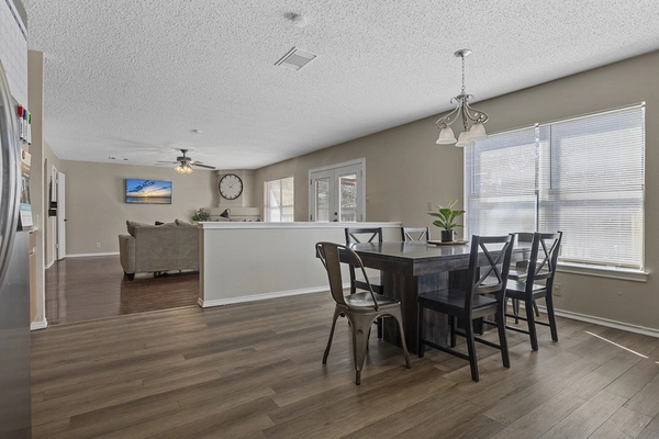 Coliving in Seguin - Outer SATX, San Antonio