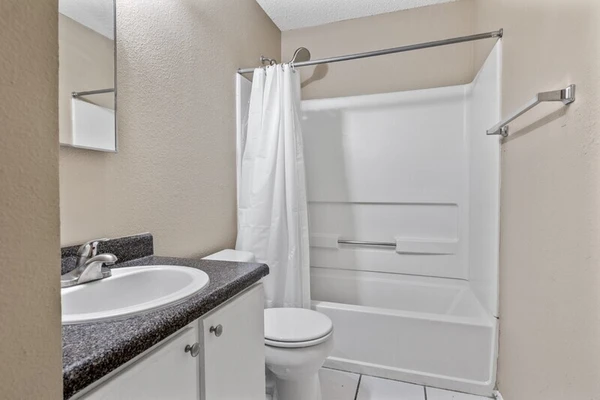 Coliving in Seguin - Outer SATX, San Antonio