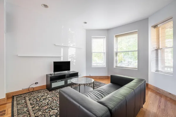 Coliving in Avondale - North Side, Chicago