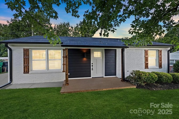 Coliving in Oakdale - North Charlotte, Charlotte