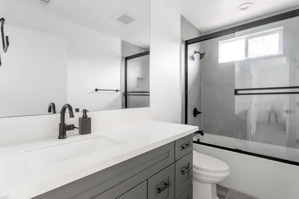 Coliving in North Hollywood - San Fernando Valley, Los Angeles