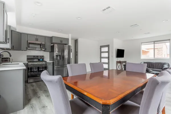 Coliving in North Hollywood - San Fernando Valley, Los Angeles