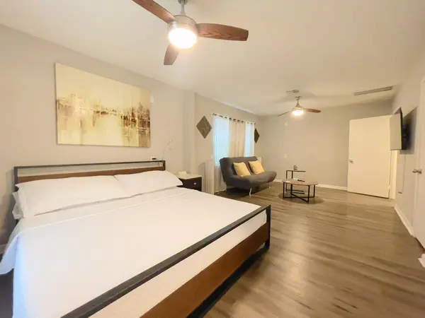 Coliving in Greater Hobby Area - Se Houston, Houston