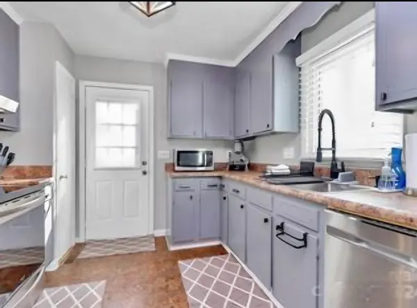 Coliving in Eastway - East Charlotte, Charlotte