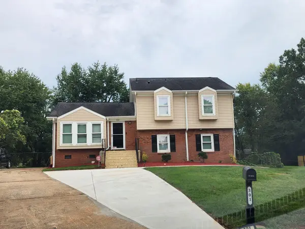 Coliving in Eastway - East Charlotte, Charlotte