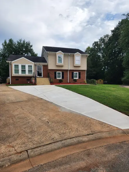 Coliving in Eastway - East Charlotte, Charlotte