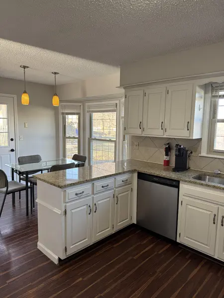 Coliving in Blue Springs - Outer KCMO, Kansas City