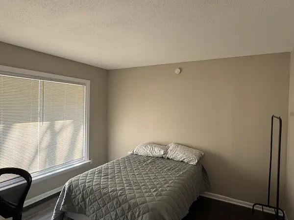 Coliving in Blue Springs - Outer KCMO, Kansas City