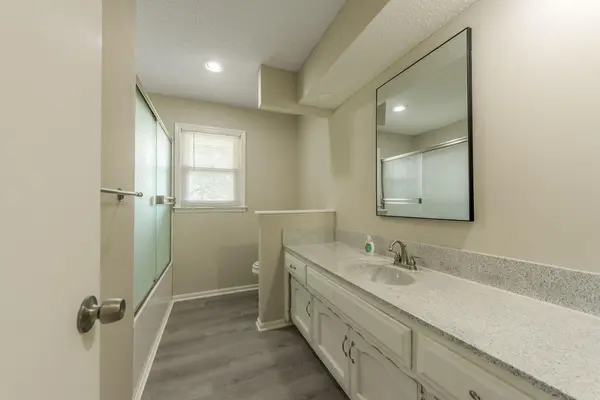 Coliving in Blue Springs - Outer KCMO, Kansas City