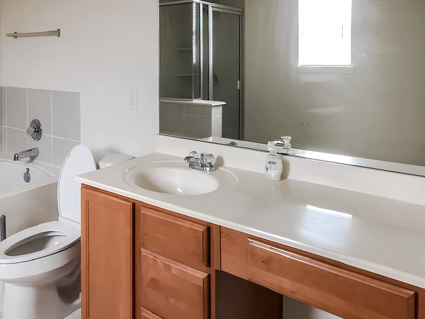 Coliving in Greater Greenspoint - Ne Houston, Houston