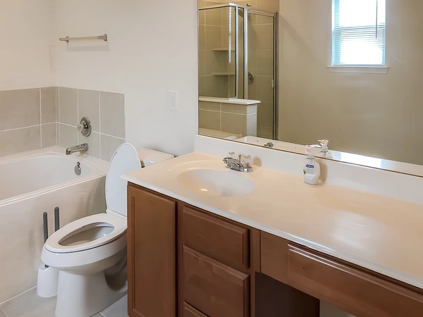 Coliving in Greater Greenspoint - Ne Houston, Houston