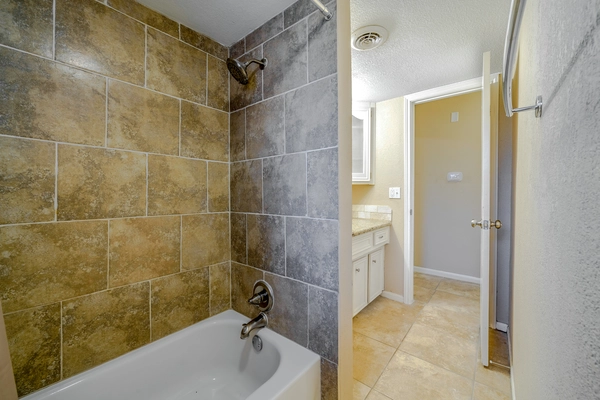 Coliving in Acres Home - Nw Houston, Houston