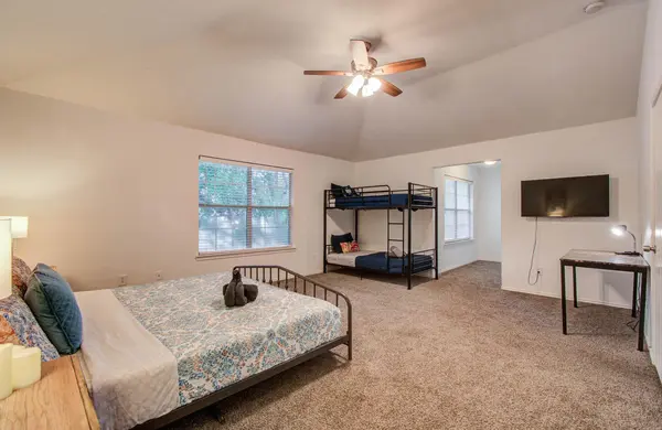 Coliving in Greater Greenspoint - Ne Houston, Houston