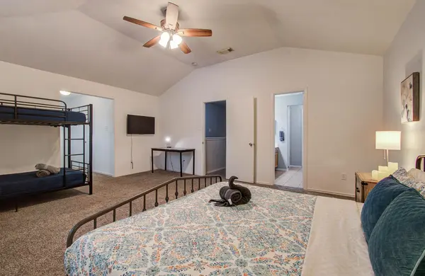 Coliving in Greater Greenspoint - Ne Houston, Houston