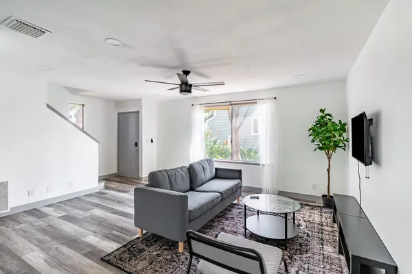 Coliving in Pasadena - The Verdugos, Los Angeles