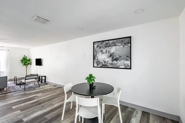 Coliving in Pasadena - The Verdugos, Los Angeles