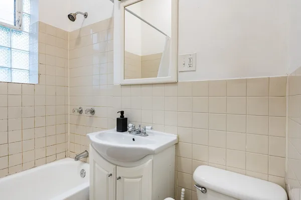 Coliving in Ukrainian Village - West Side, Chicago