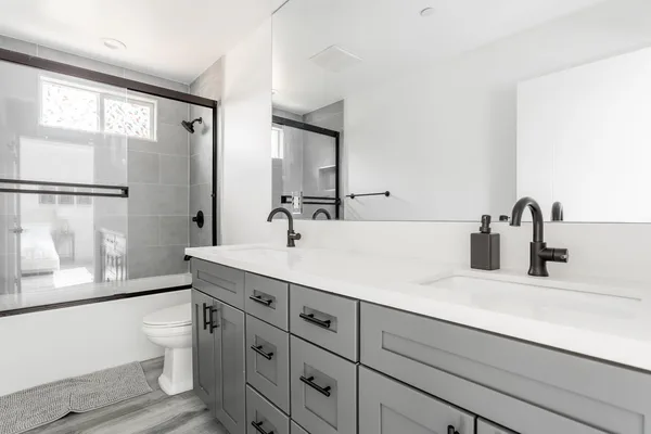 Coliving in North Hollywood - San Fernando Valley, Los Angeles