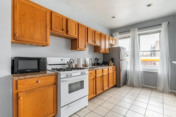 Coliving in Ukrainian Village - West Side, Chicago