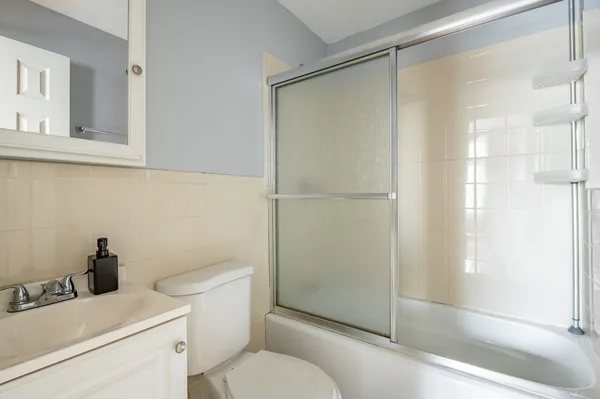 Coliving in Ukrainian Village - West Side, Chicago