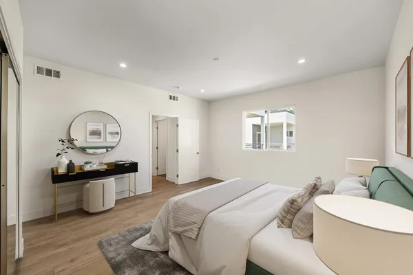 Coliving in Valley Village - San Fernando Valley, Los Angeles