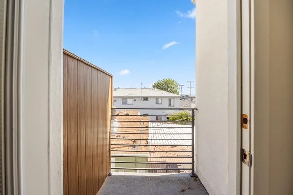 Coliving in Valley Village - San Fernando Valley, Los Angeles