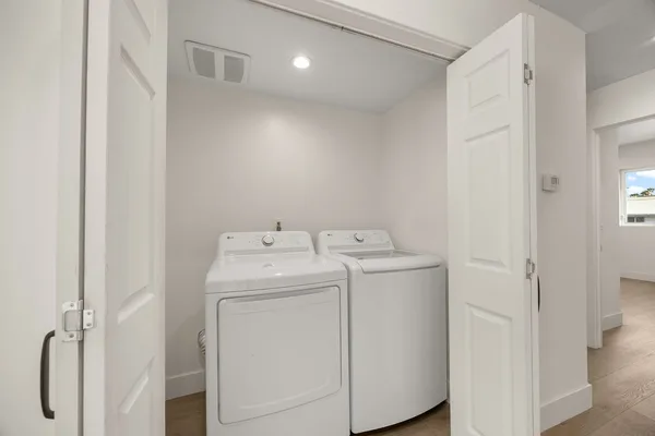 Coliving in Valley Village - San Fernando Valley, Los Angeles